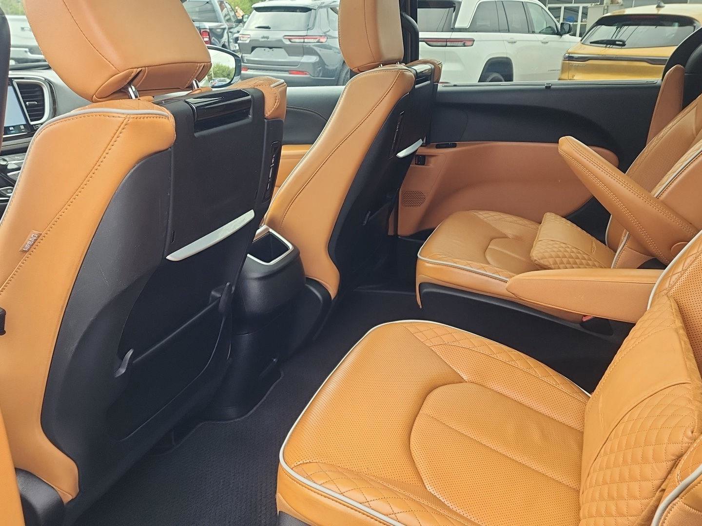 Used 2023 Chrysler Pacifica Pinnacle image 13