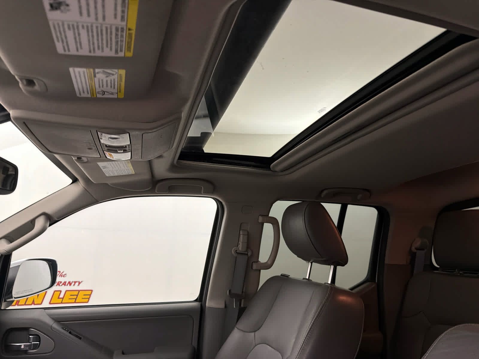 Used 2015 Nissan Frontier SL w/ Moonroof Package RWD image 15