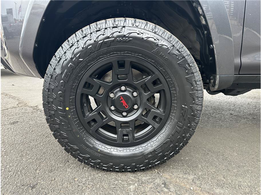 Used 2023 Toyota 4Runner TRD Off-Road Premium w/ Moonroof Package AWD/4WD image 30