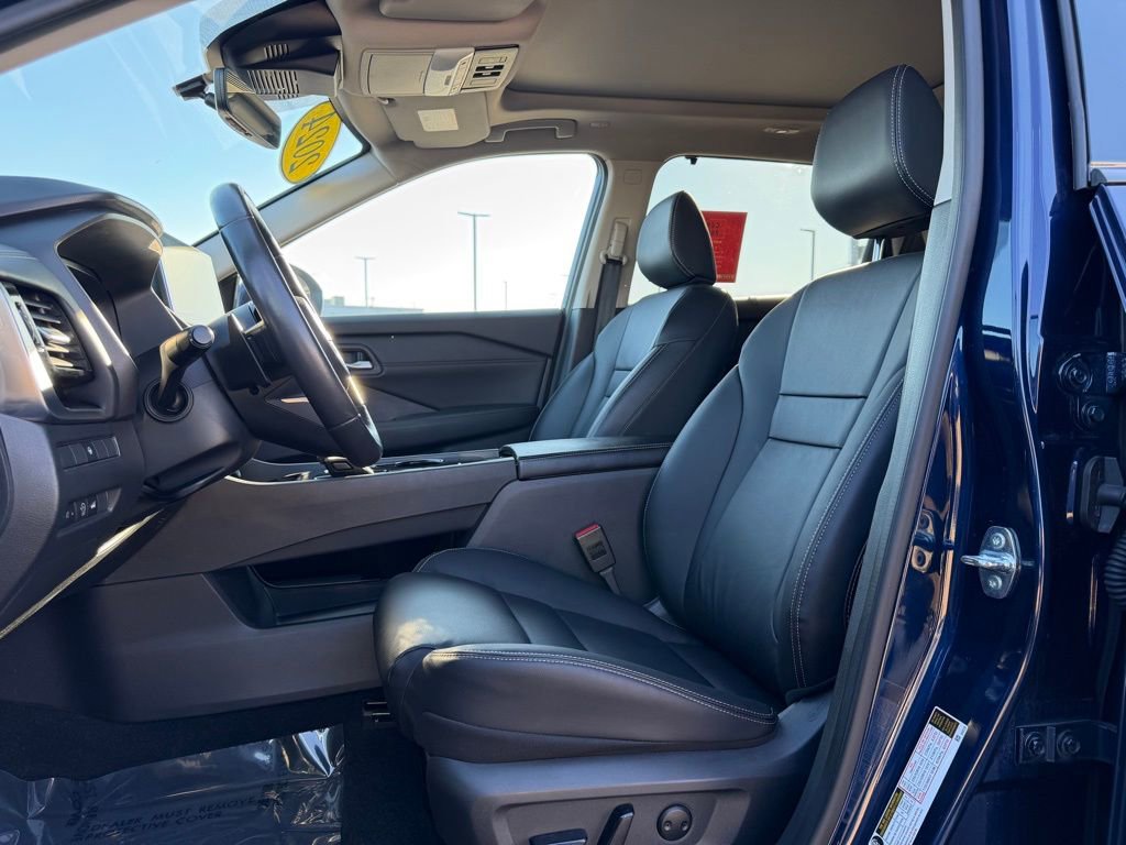 Used 2024 Nissan Rogue SL w/ SL Premium Package image 12