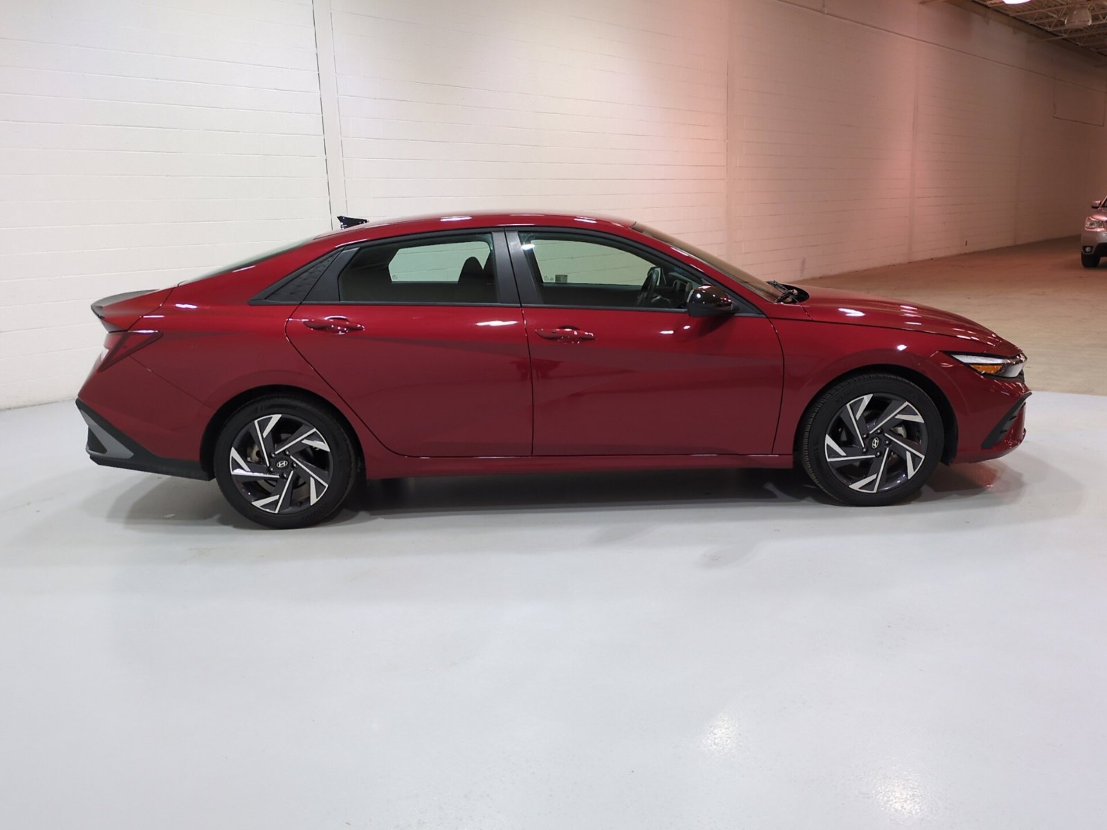 Used 2025 Hyundai Elantra Sport FWD image 2