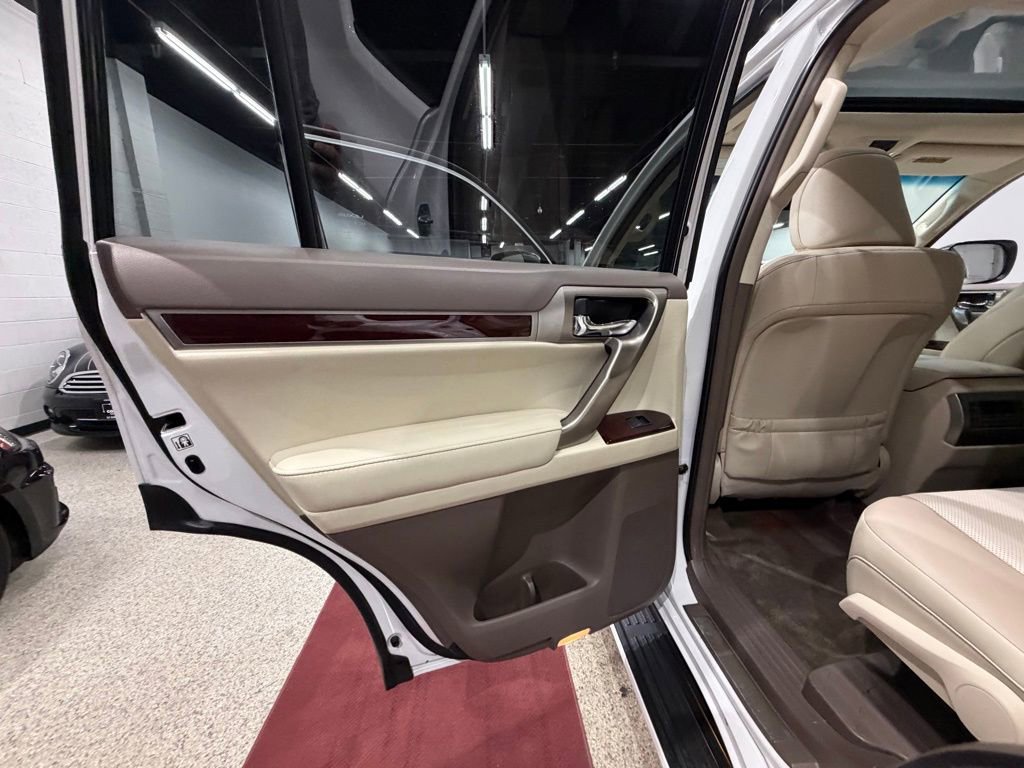 Used 2015 Lexus GX 460 w/ Premium Package image 24