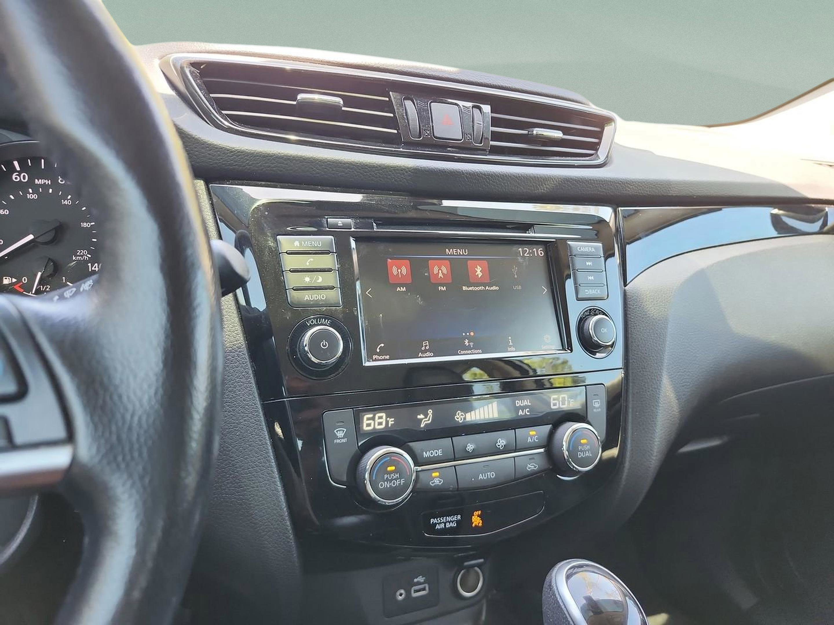 Used 2022 Nissan Rogue Sport SV w/ Technology Package FWD image 11
