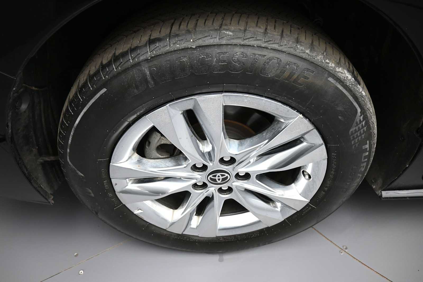 Used 2024 Toyota Sienna Limited AWD/4WD image 11