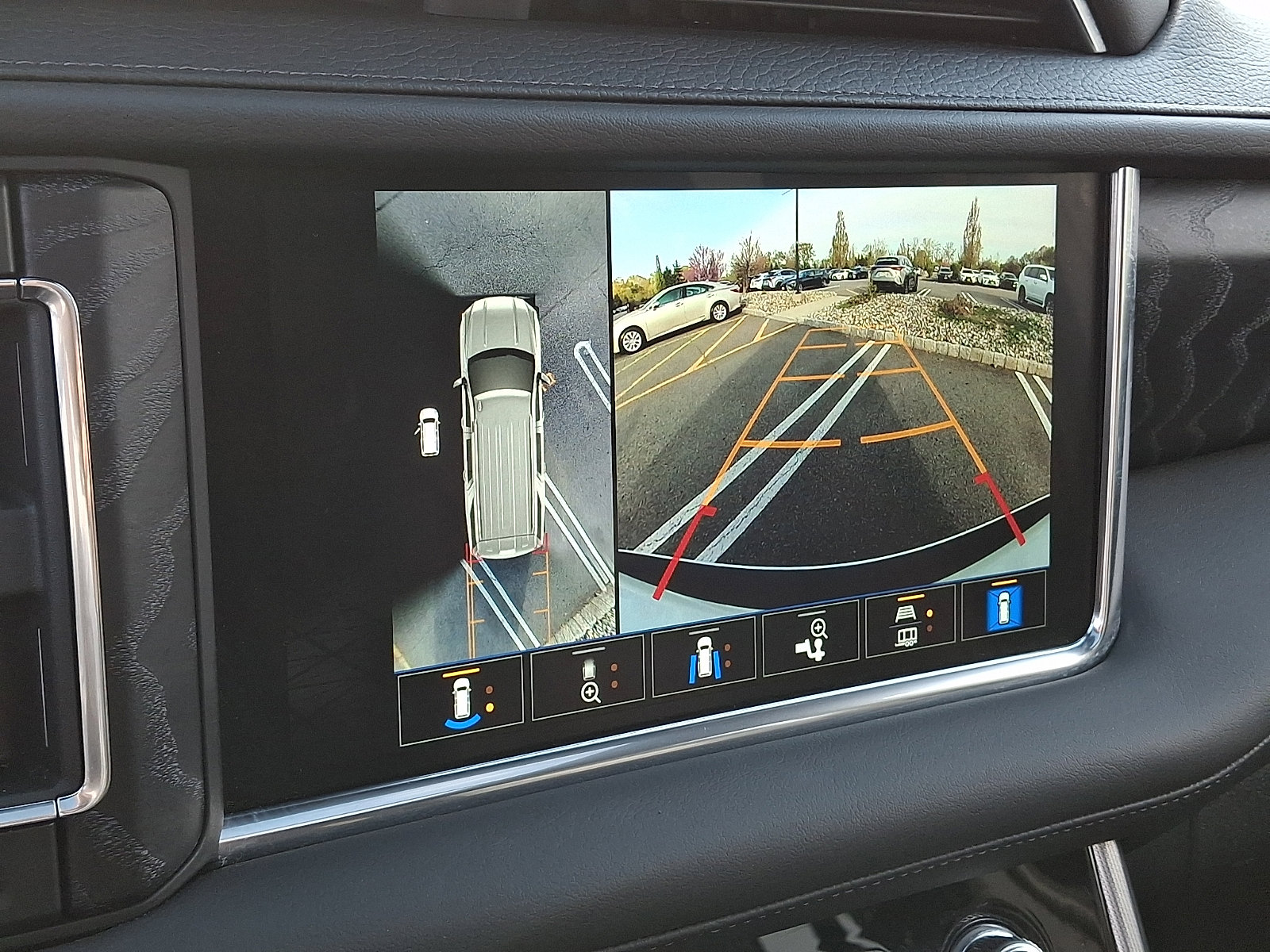 Used 2023 GMC Yukon XL Denali AWD/4WD image 21