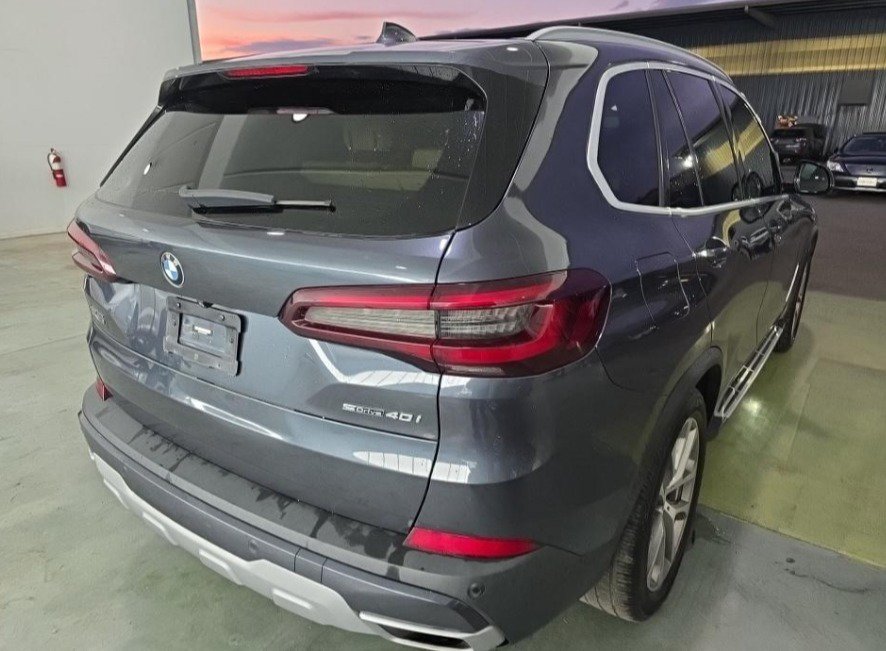 Used 2022 BMW X5 sDrive40i w/ Premium Package RWD image 2