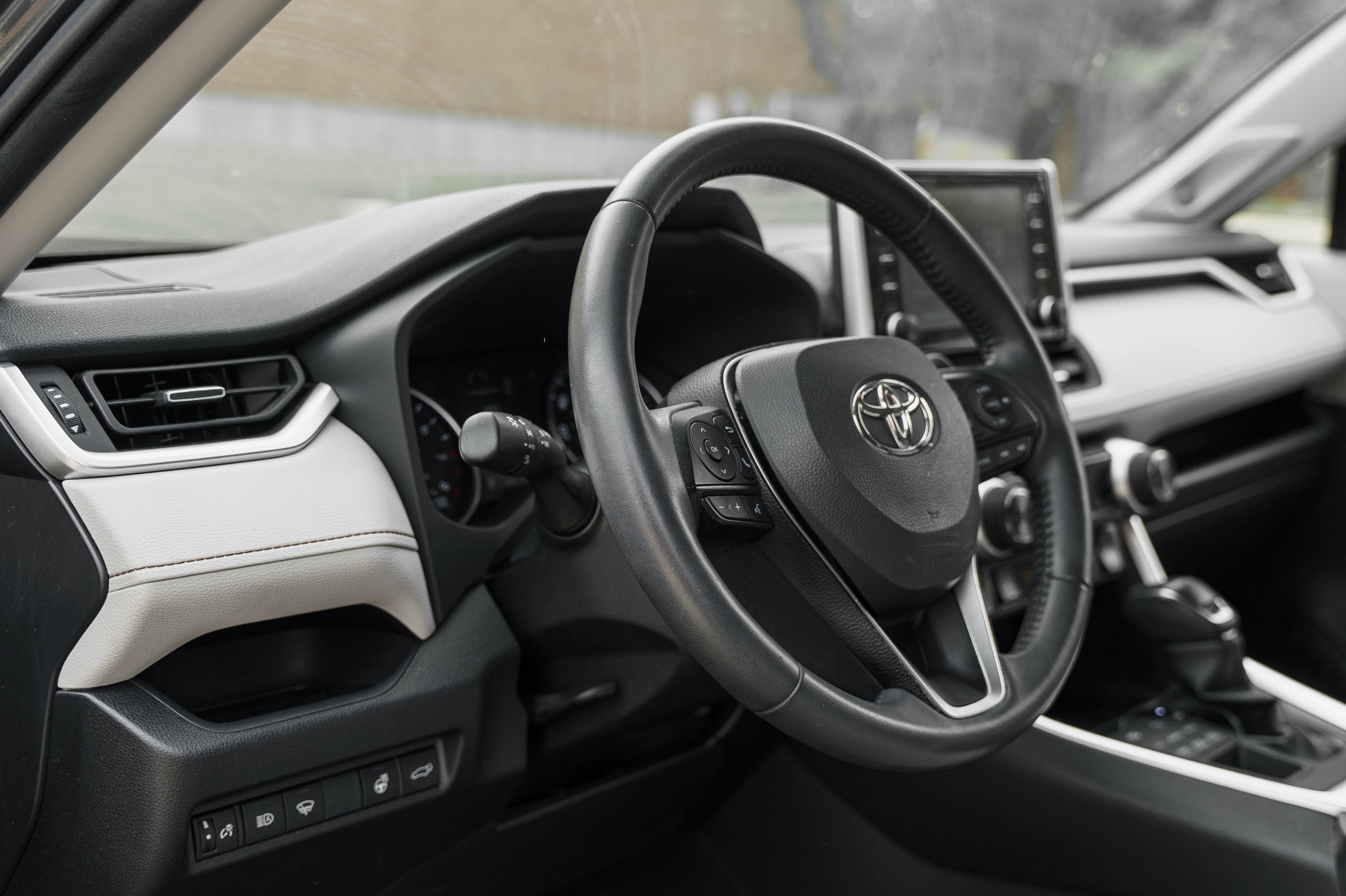 Used 2020 Toyota RAV4 XLE Premium AWD/4WD image 9