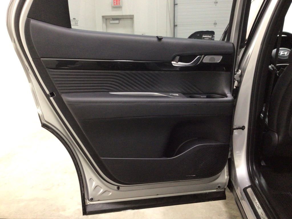 Used 2023 Hyundai Palisade Calligraphy image 25