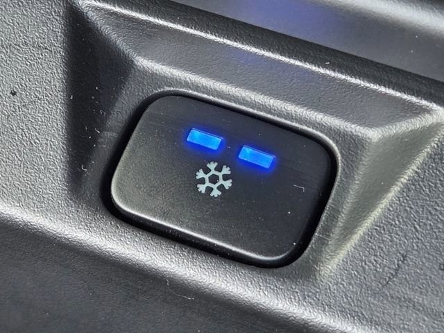 Used 2024 Land Rover Defender 110 SE AWD/4WD image 15