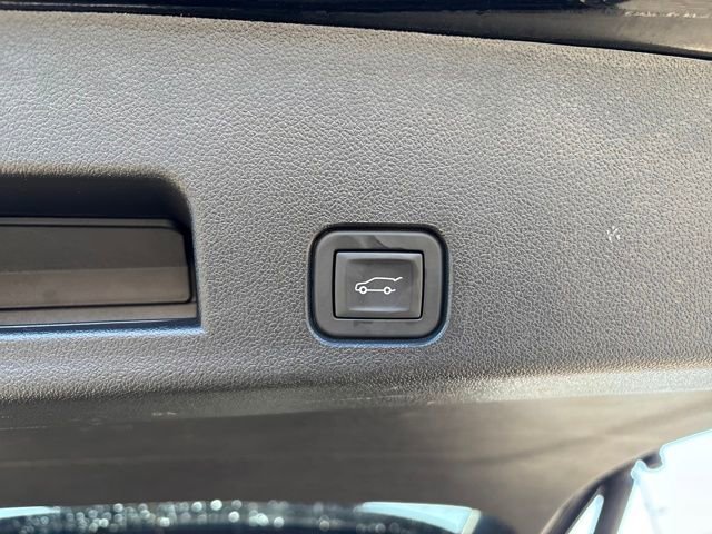 Used 2024 Chevrolet Traverse RS image 7