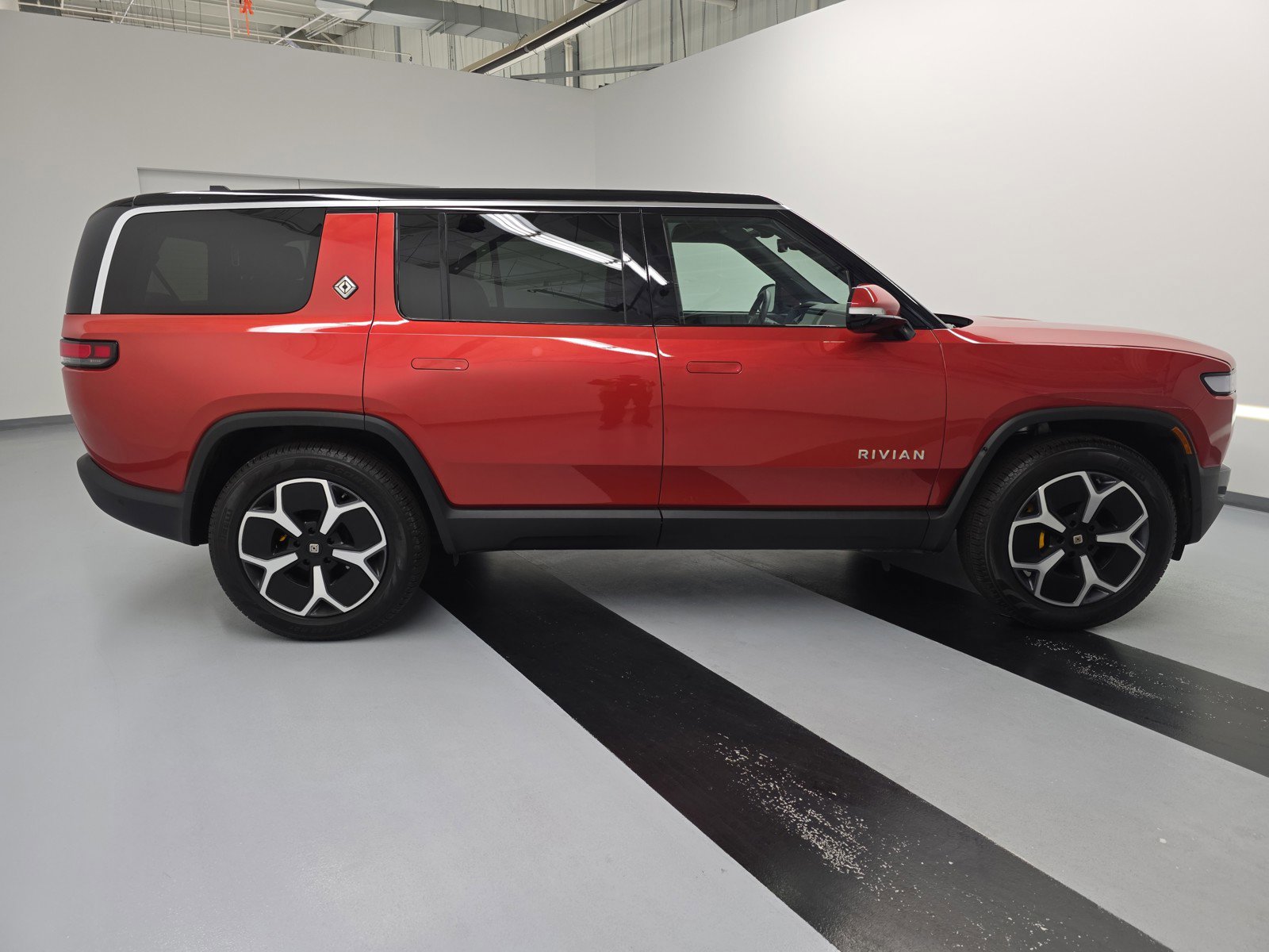 Used 2023 Rivian R1S Launch Edition image 6