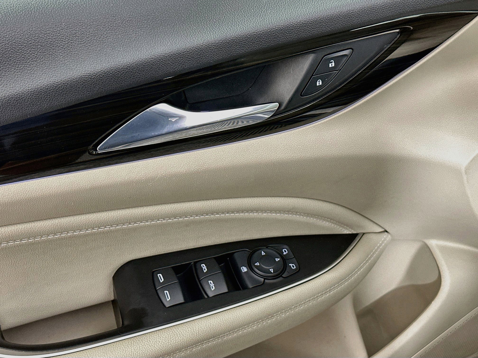 Used 2018 Buick Regal Essence FWD image 15