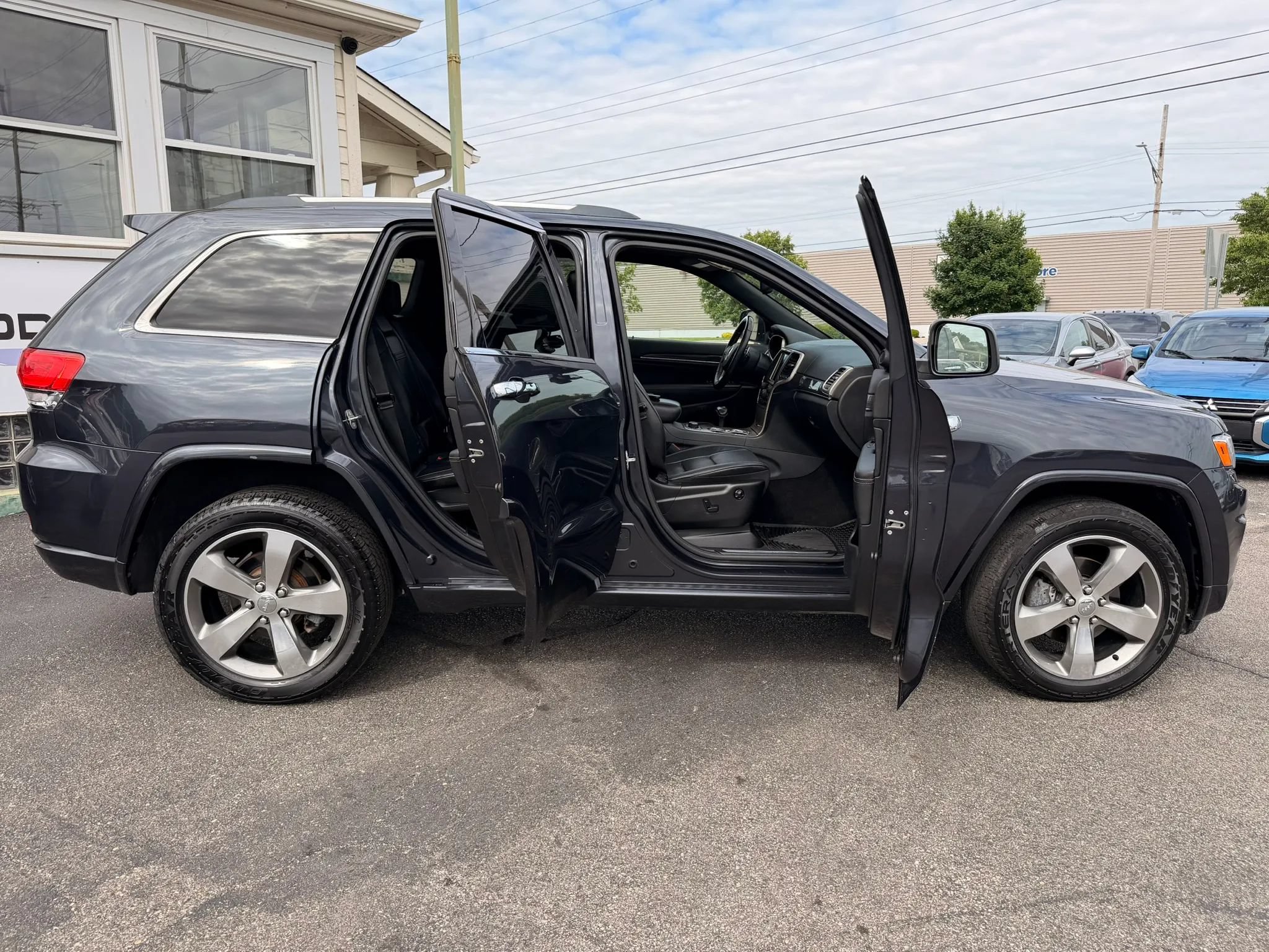 Used 2014 Jeep Grand Cherokee Overland AWD/4WD image 20
