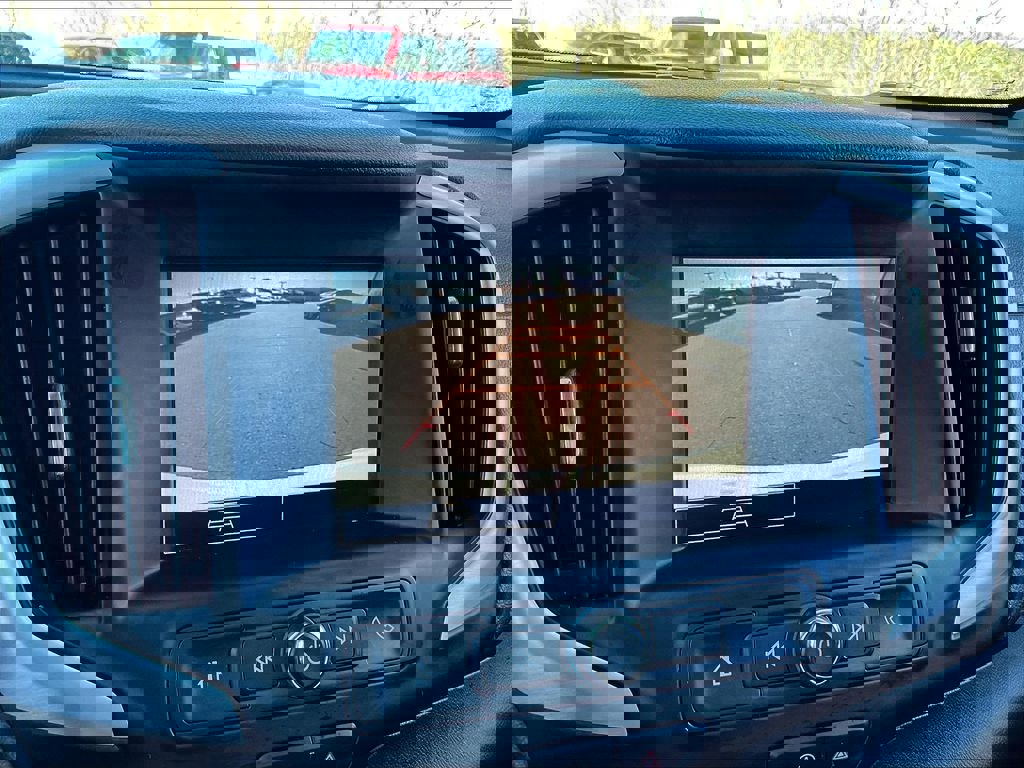 Used 2024 GMC Terrain SLE image 18