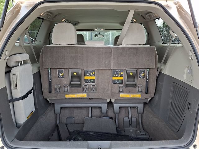 Used 2013 Toyota Sienna LE w/ Towing Pkg FWD image 29