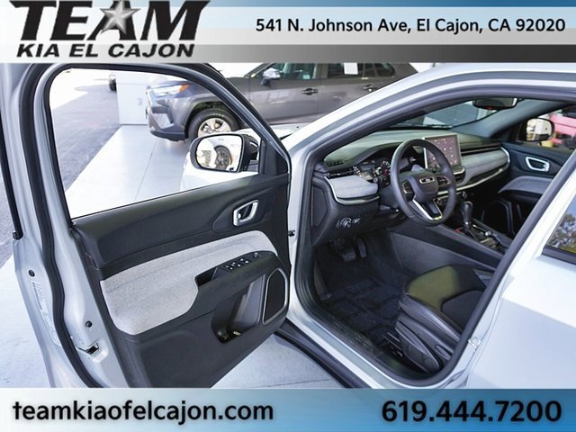 Used 2024 Jeep Compass Latitude image 34