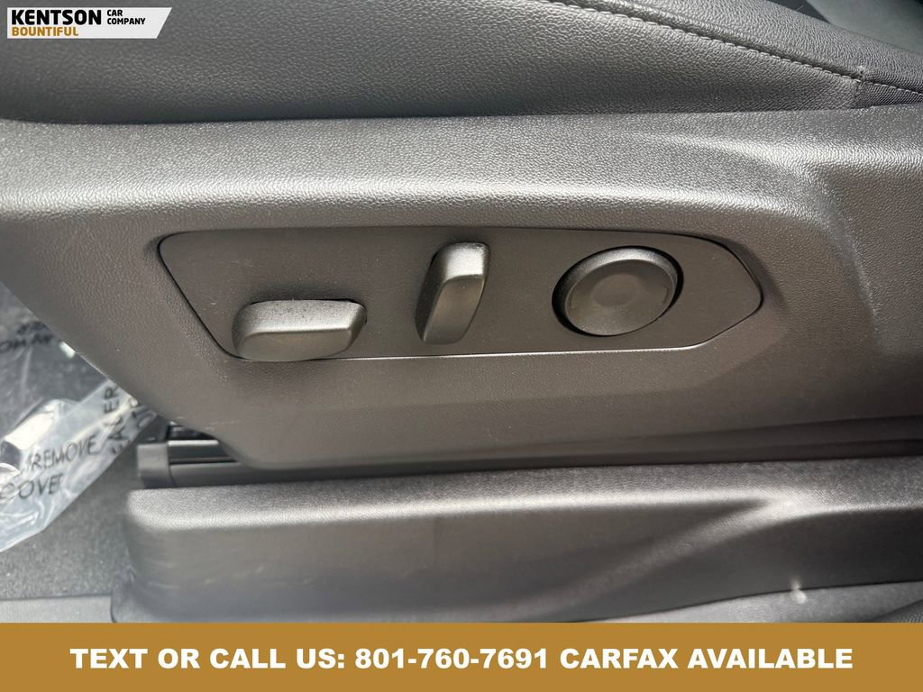 Used 2025 Chevrolet Suburban Z71 image 31