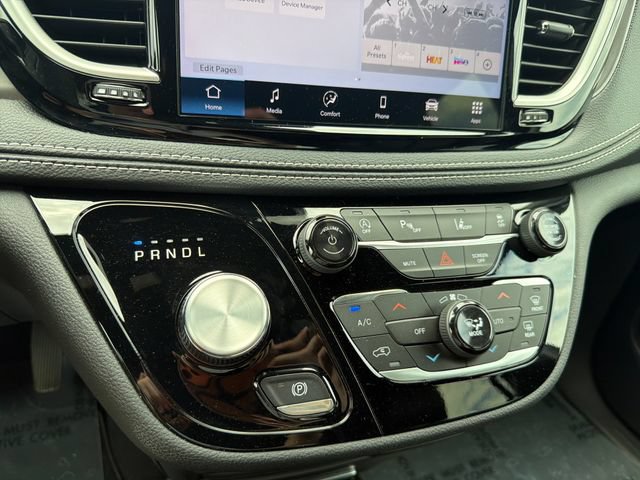 Used 2026 Chrysler Pacifica Select FWD image 32