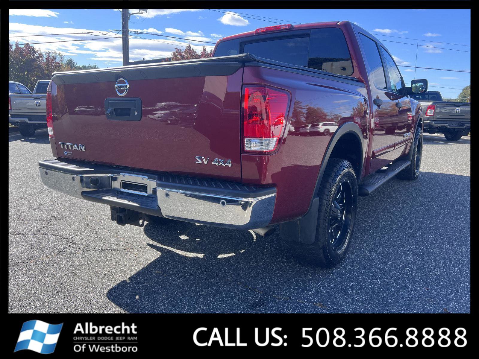 Used 2015 Nissan Titan SV w/ SV Value Truck Package image 5