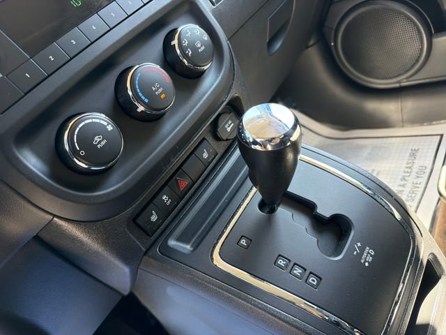 Used 2014 Jeep Patriot Latitude AWD/4WD image 22