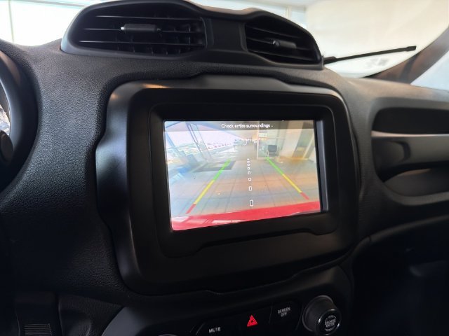 Used 2019 Jeep Renegade Latitude FWD image 23