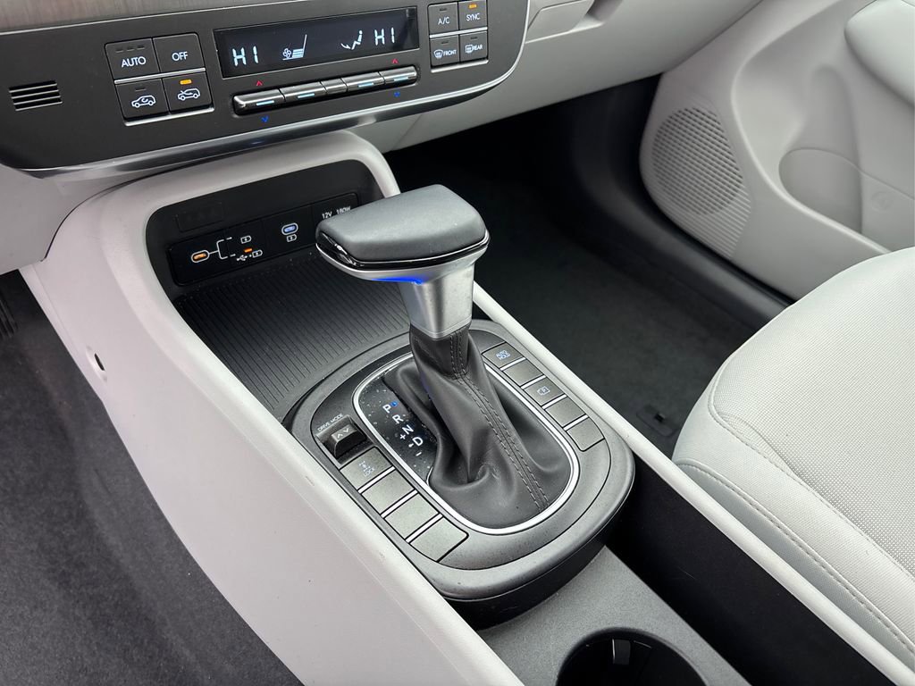 Certified 2025 Hyundai Kona SEL image 33