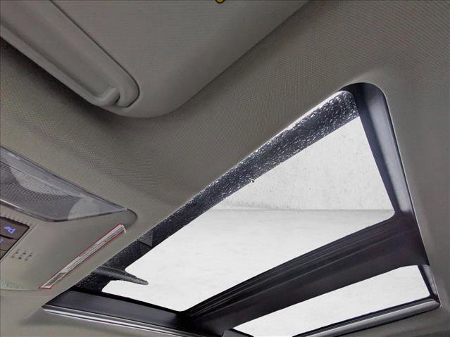 Used 2022 Toyota RAV4 Limited image 16