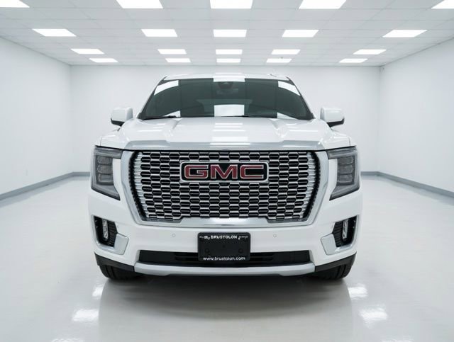 Used 2021 GMC Yukon XL Denali w/ Denali Premium Package image 7