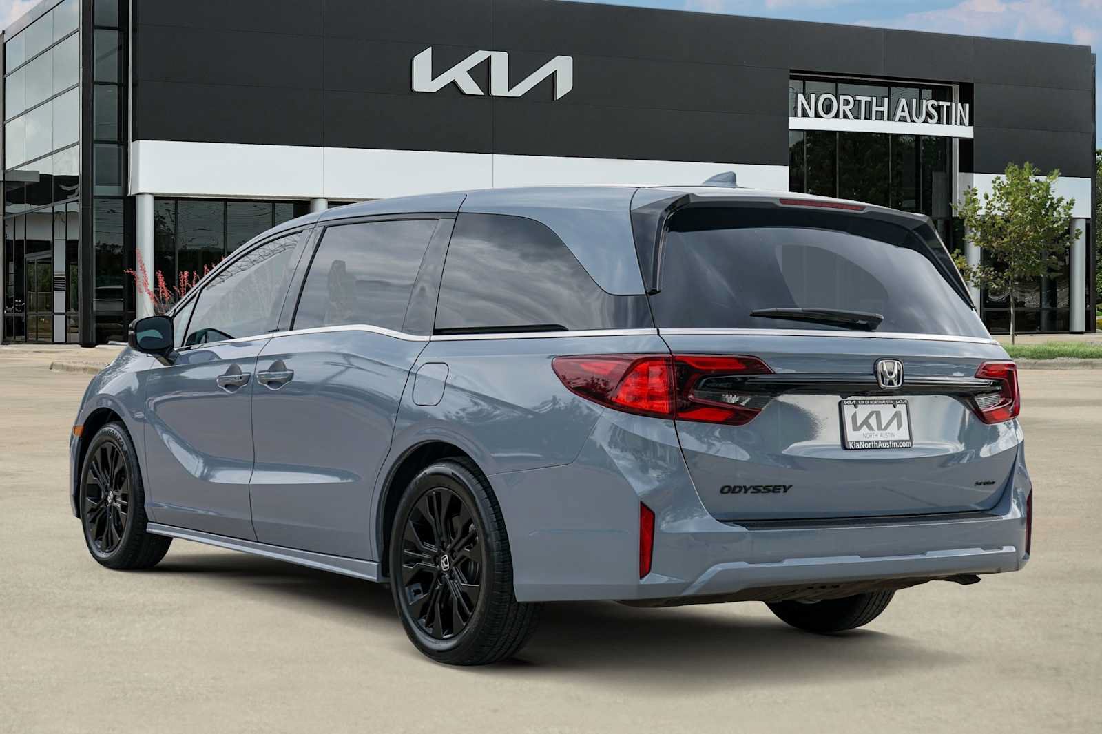 Used 2026 Honda Odyssey Sport-L image 4
