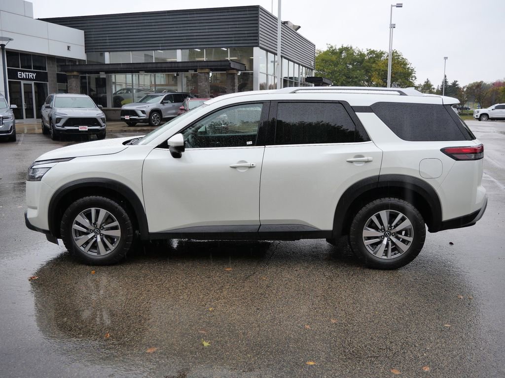Used 2023 Nissan Pathfinder SL image 5