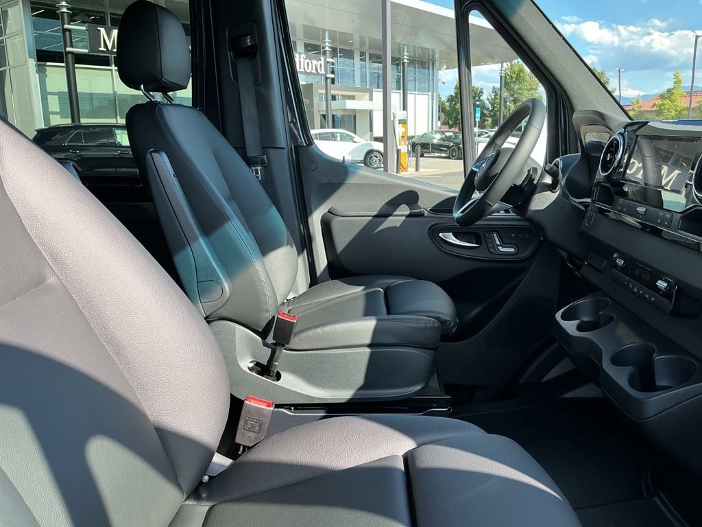 Used 2025 Mercedes-Benz Sprinter 2500 image 17