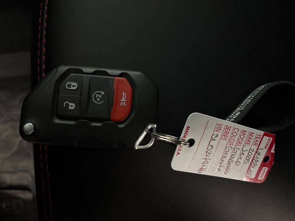 Used 2025 Jeep Gladiator Rubicon w/ Convenience Group image 31