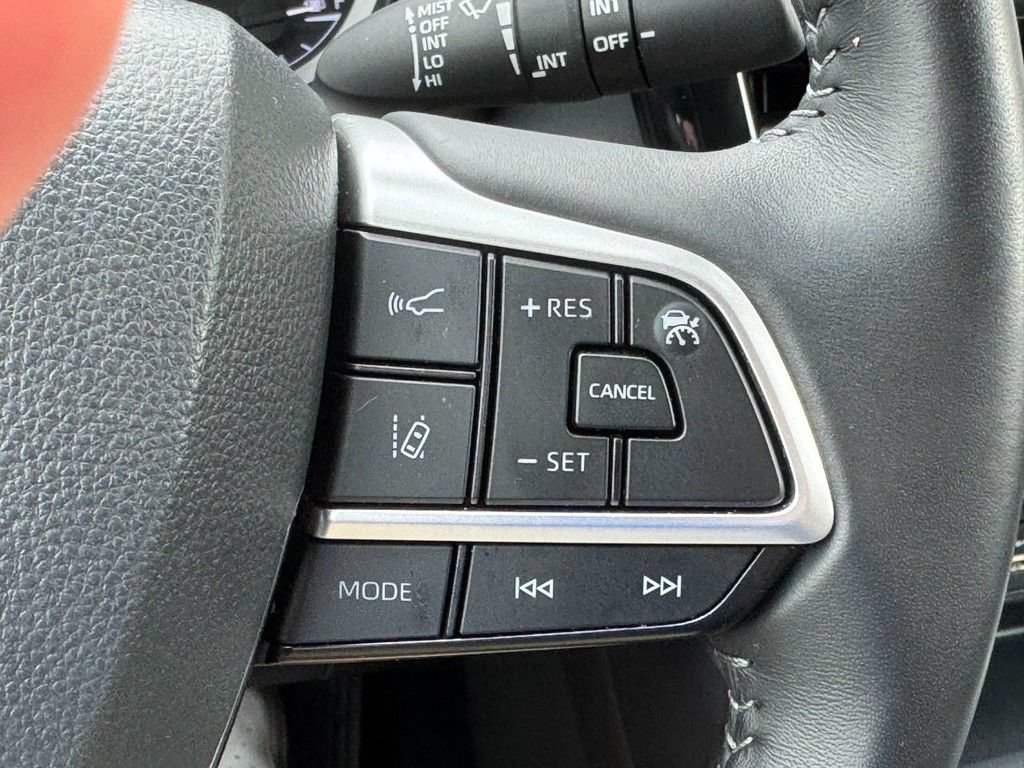 Used 2025 Toyota Highlander XLE AWD/4WD image 27