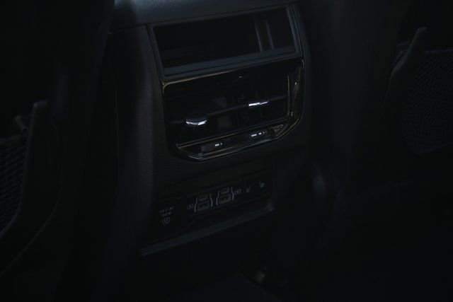 Used 2024 Jeep Grand Cherokee Limited image 21