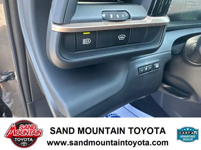 Used 2023 Toyota Crown AWD/4WD image 13