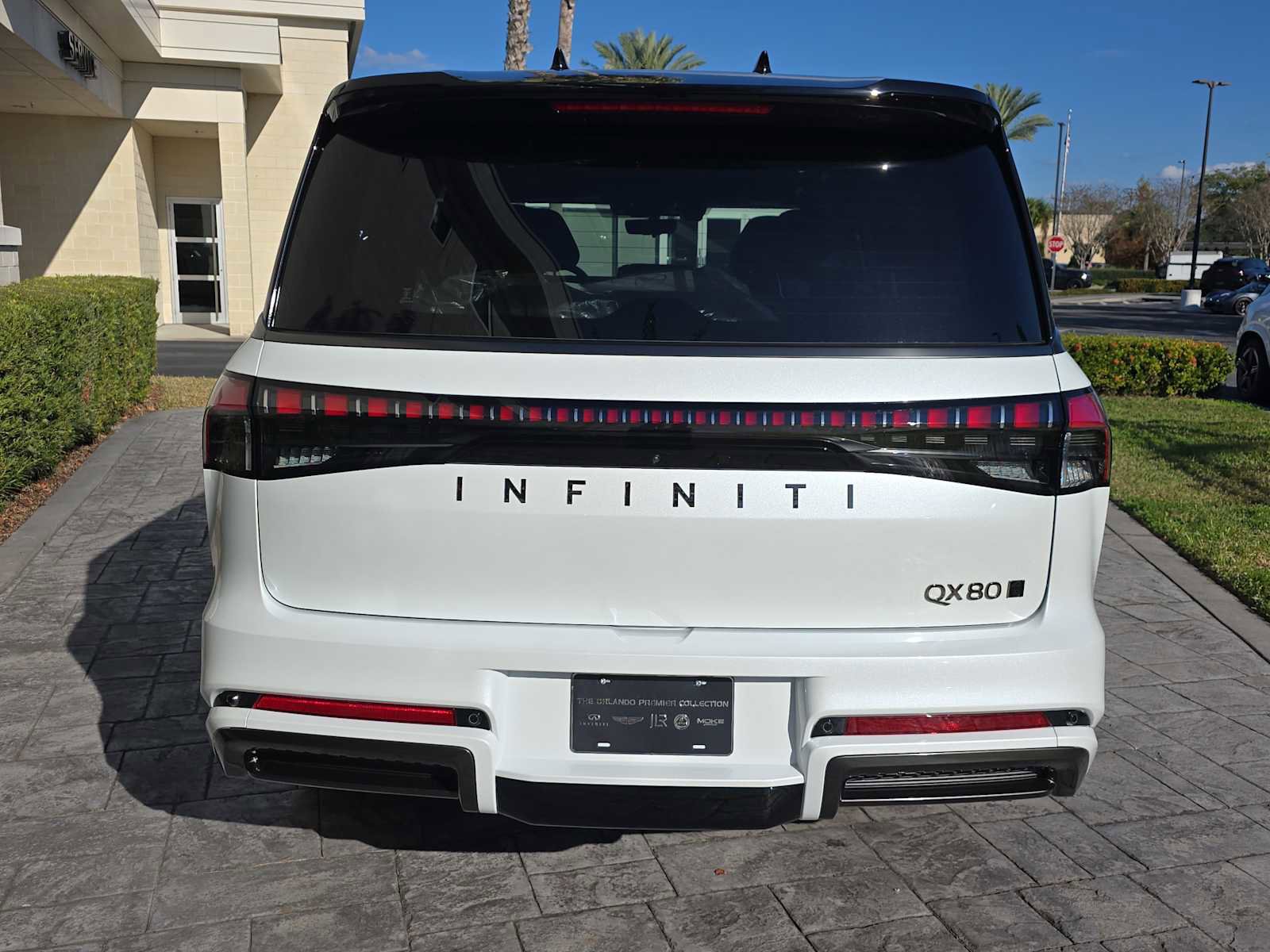 New 2026 INFINITI QX80 Autograph w/ Premium Cargo Package image 5