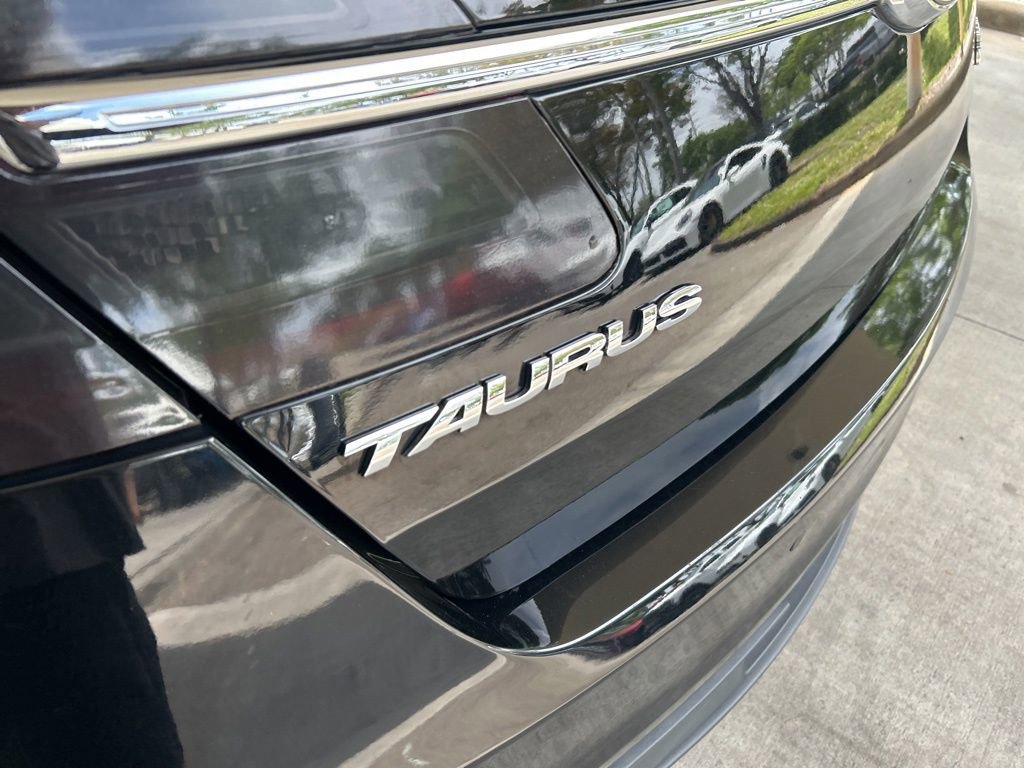 Used 2017 Ford Taurus SHO w/ Sho Performance Package image 18