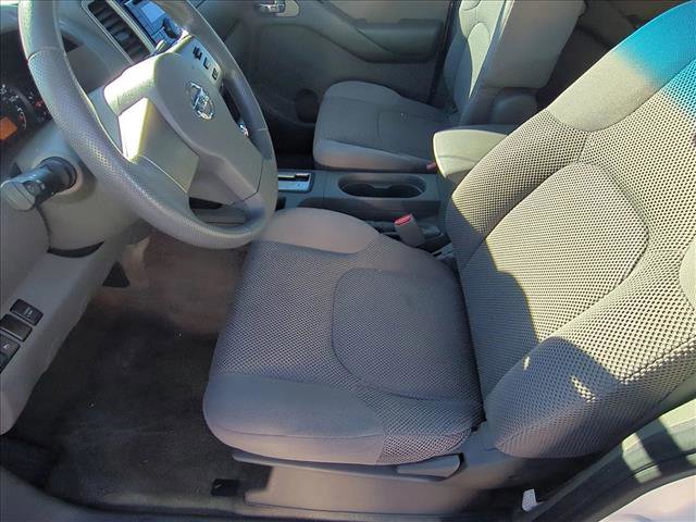Used 2012 Nissan Frontier SV image 15