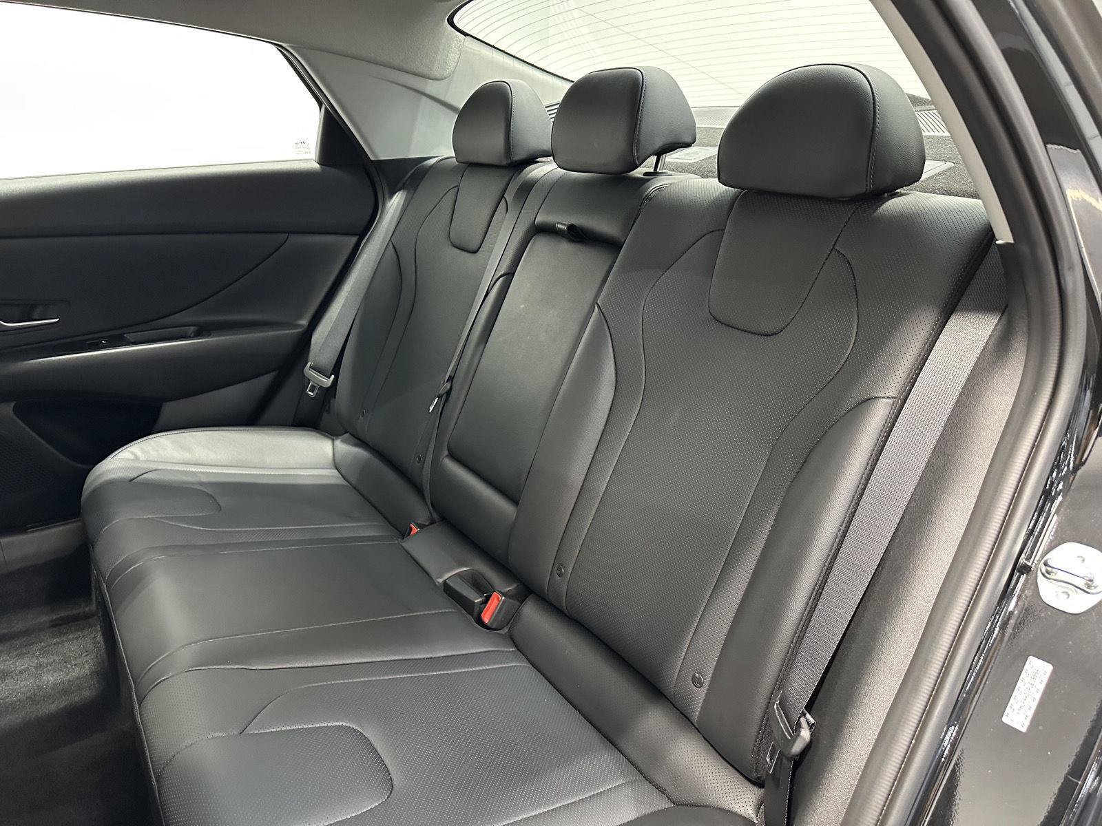 Certified 2023 Hyundai Elantra Limited FWD image 29