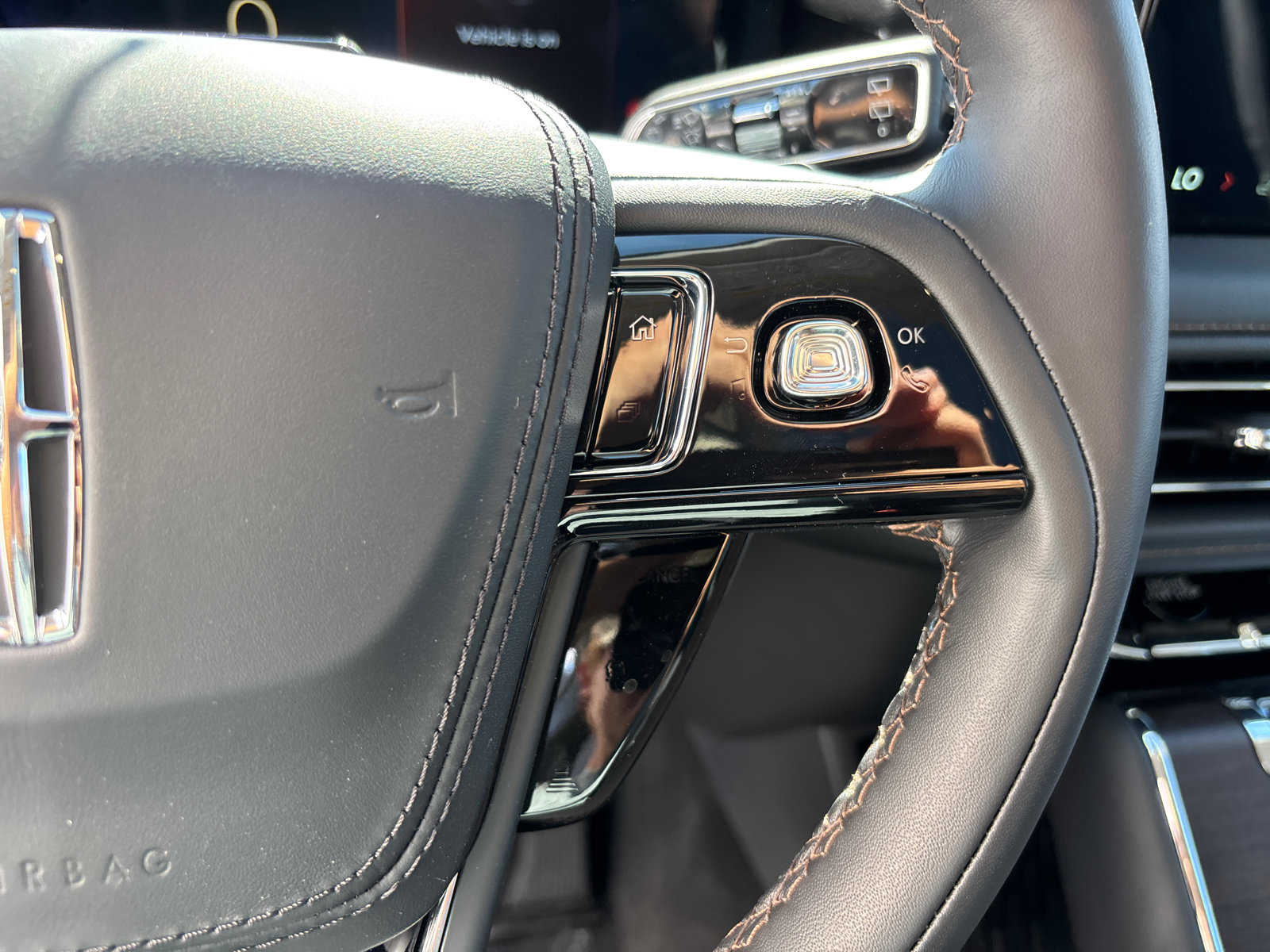 New 2026 Lincoln Aviator Reserve w/ Jet Appearance Package AWD/4WD image 17