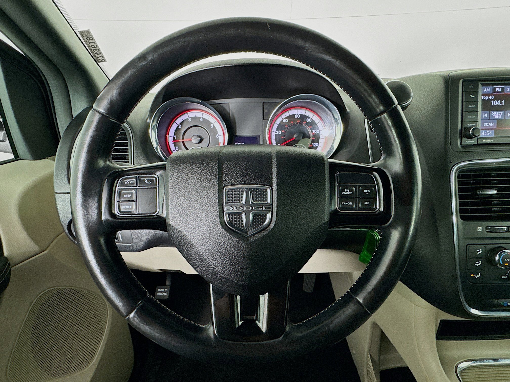 Used 2019 Dodge Grand Caravan SXT image 11