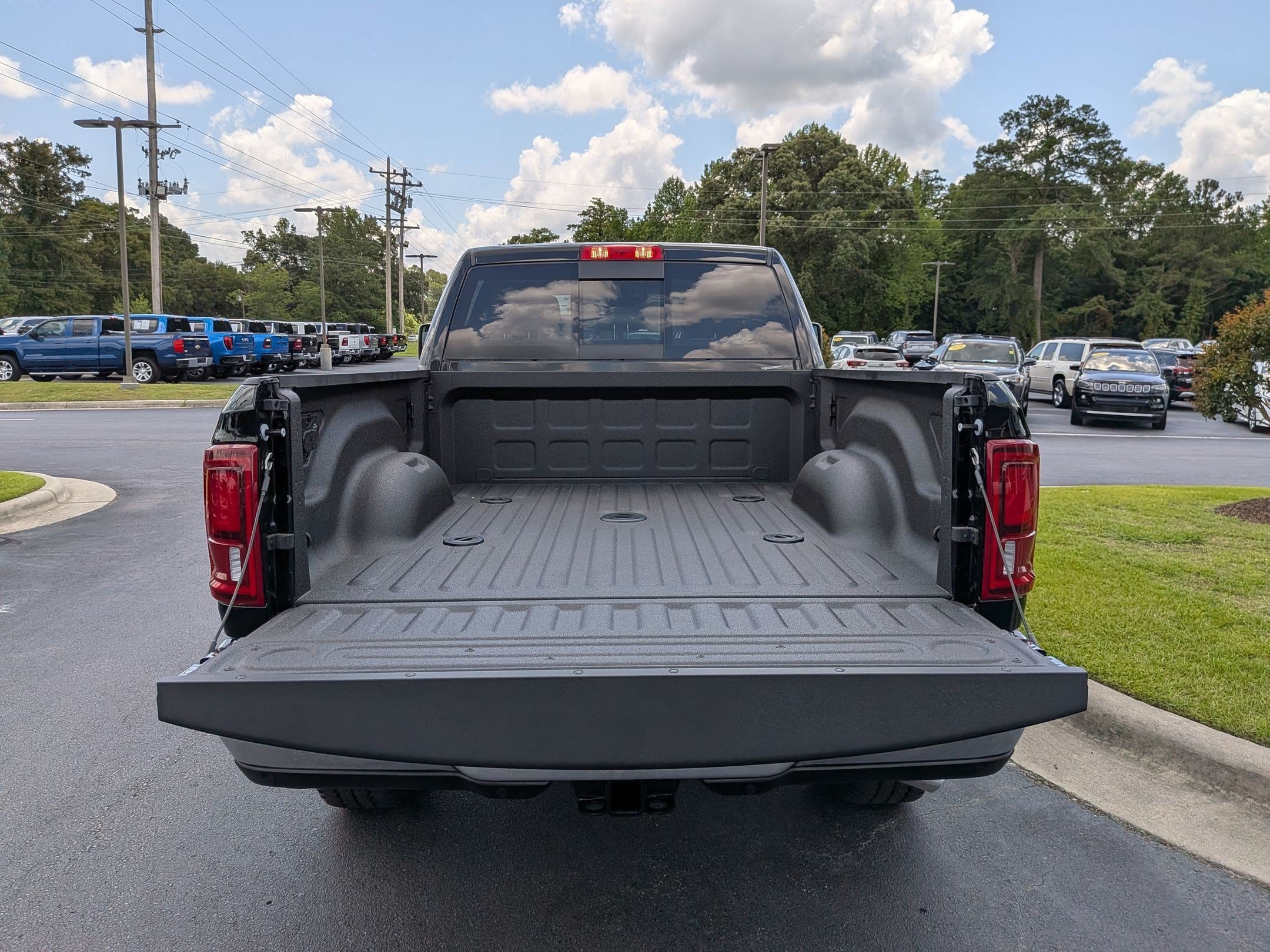 New 2026 RAM 2500 Laramie AWD/4WD image 17