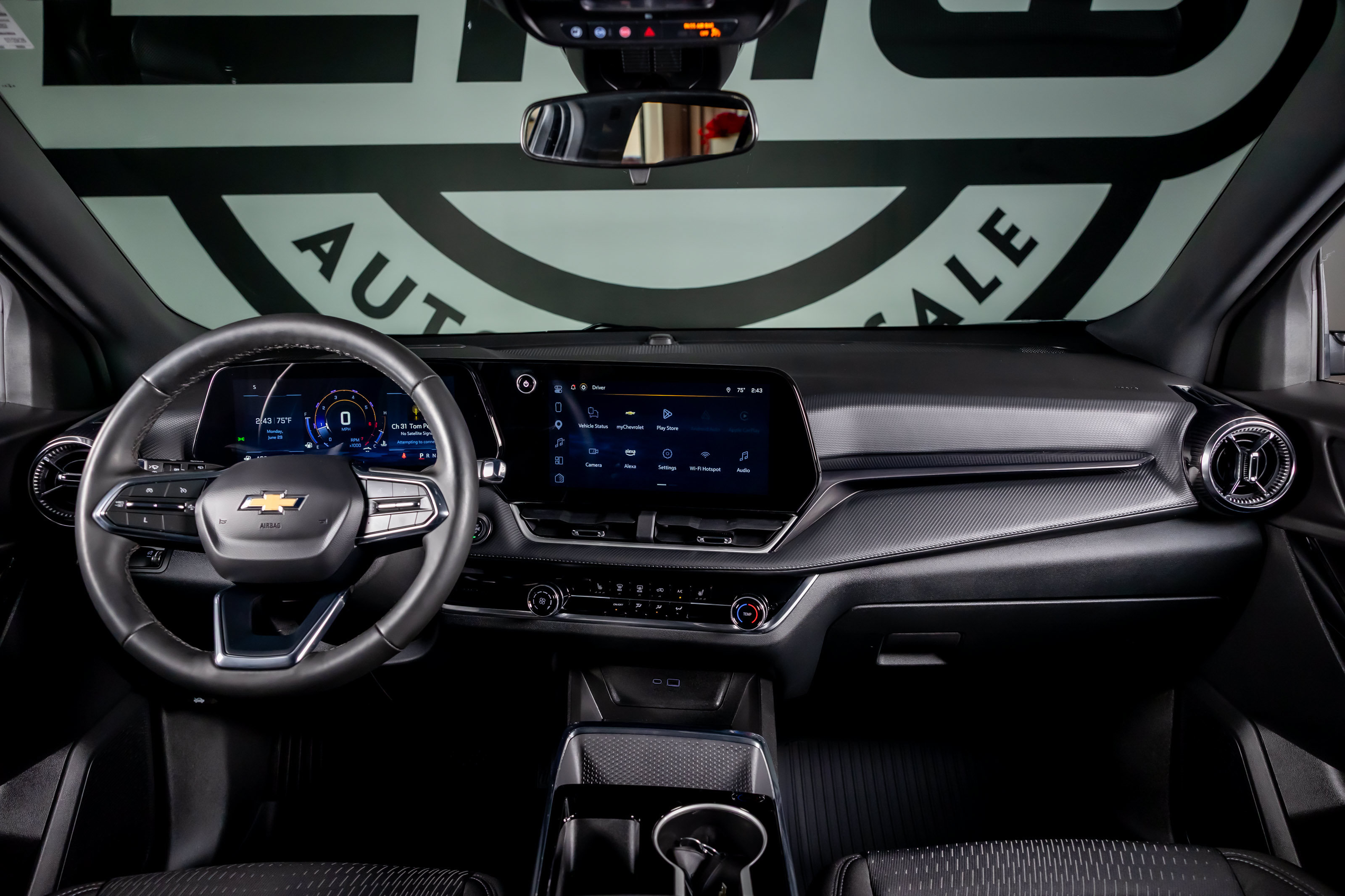 Used 2025 Chevrolet Equinox LT FWD image 3