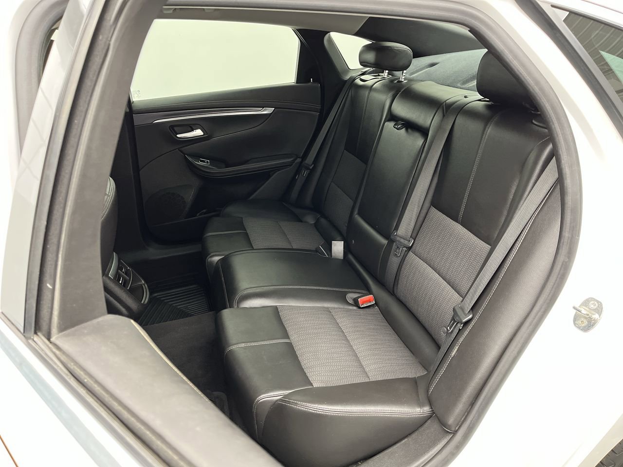 Used 2017 Chevrolet Impala LT FWD image 10