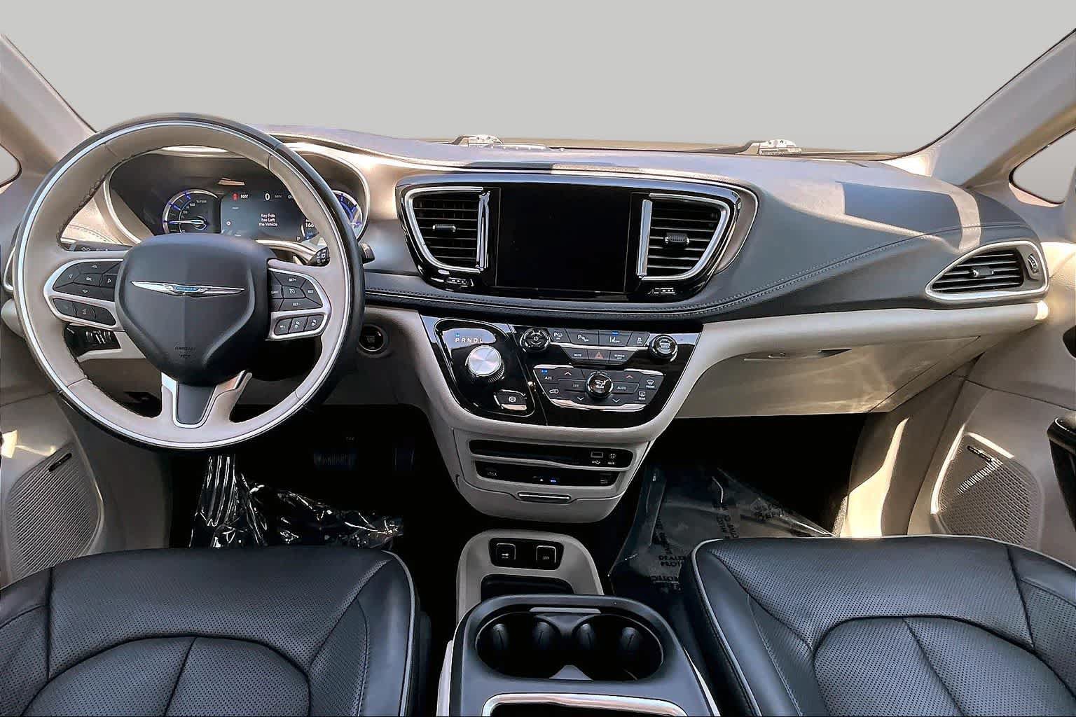 Used 2018 Chrysler Pacifica Limited w/ Advanced Safetytec Group FWD image 16