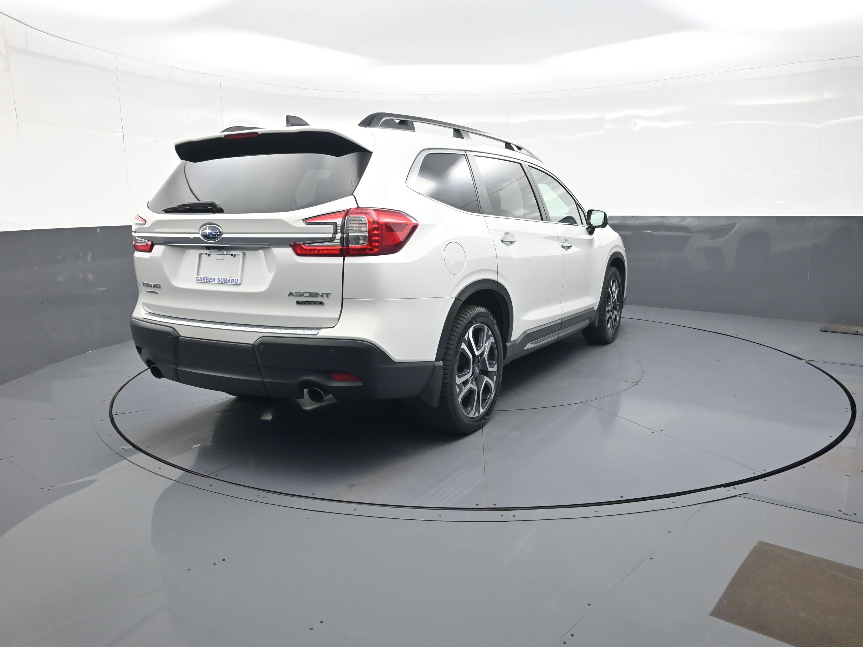 Used 2023 Subaru Ascent Touring AWD/4WD image 3
