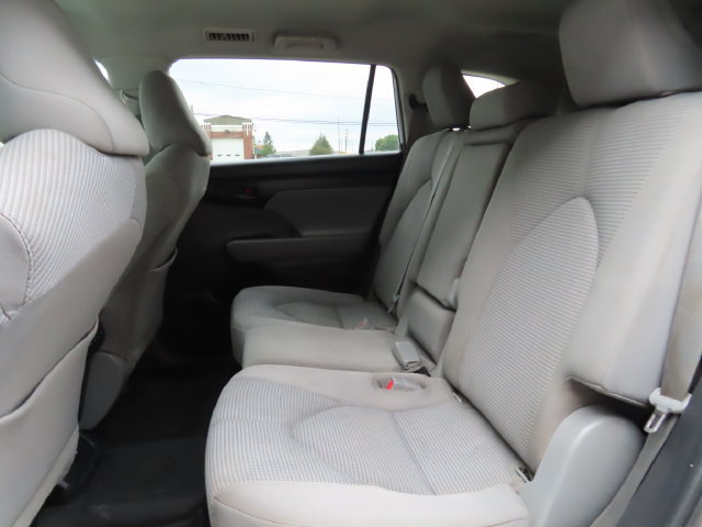 Used 2021 Toyota Highlander L FWD image 22