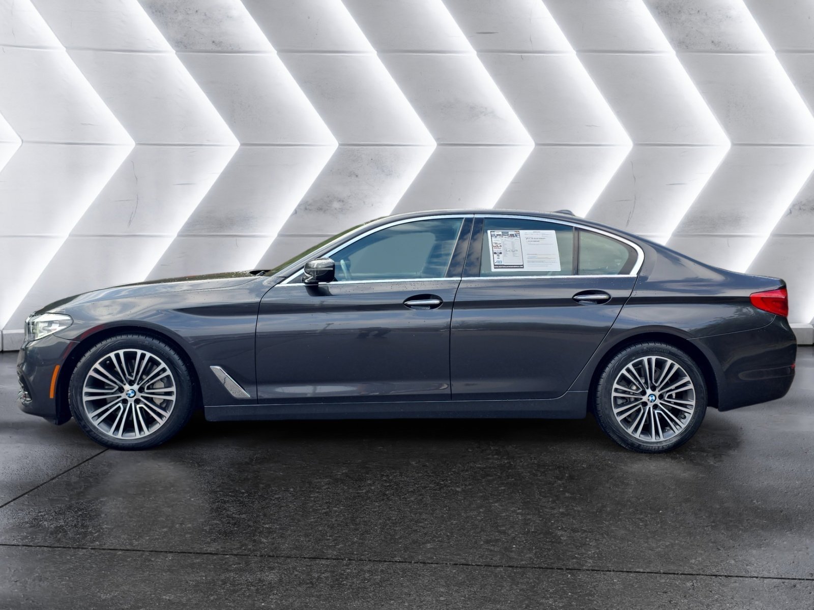 Used 2018 BMW 530i image 2