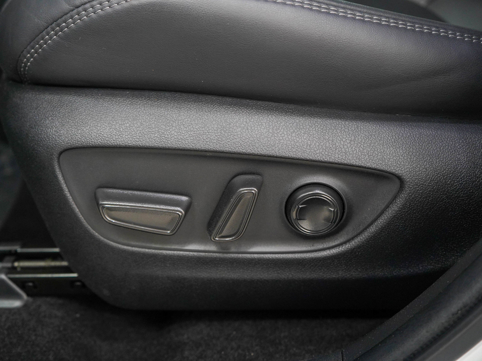 Used 2023 Toyota RAV4 XLE Premium AWD/4WD image 27