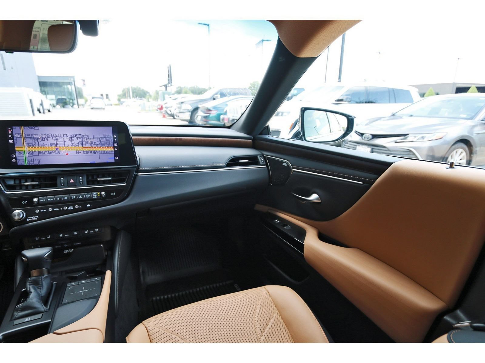 Used 2022 Lexus ES 350 Ultra Luxury w/ Accessory Package 2 FWD image 12